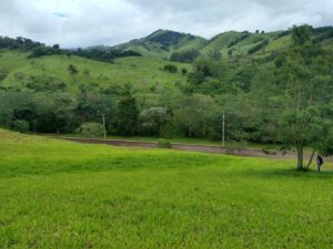 Terreno em condomínio 1370 m2 no Village Paraibuna