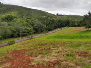 Terreno em condomínio 1370 m2 no Village Paraibuna