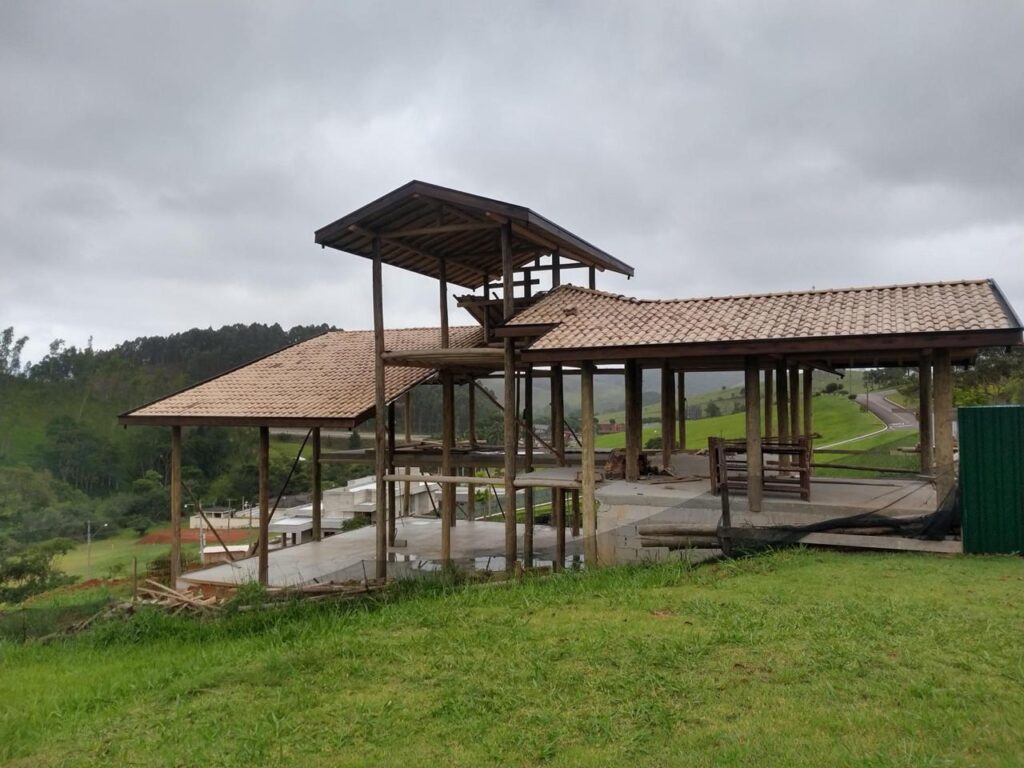 Terreno em condomínio 1370 m2 no Village Paraibuna